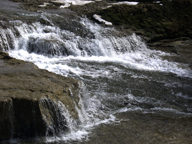 Niagara rapids.jpg
