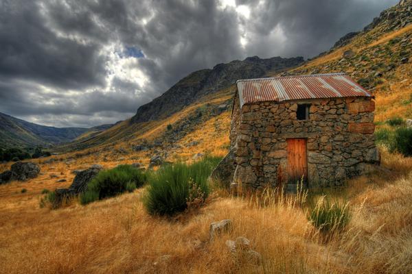 House by in the valley.jpg