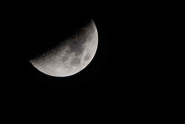 Moon @ 200mm + 100% crop