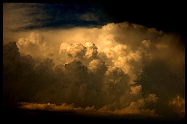 some one likes clouds