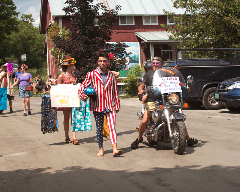 Parade 2