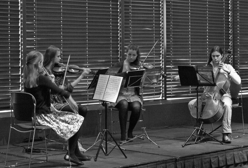 Music girls in City Hall
