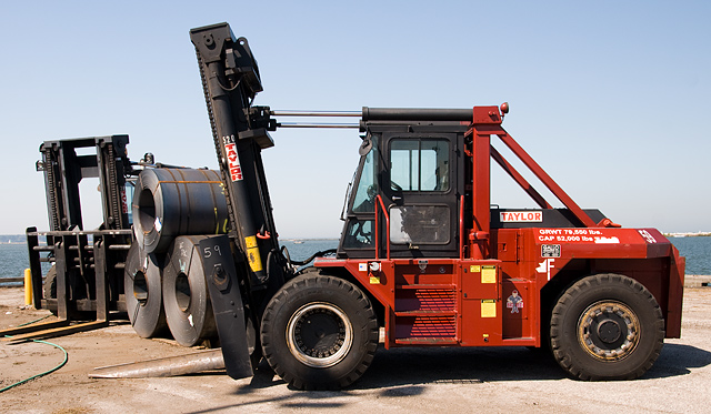 01 - 52,000 lb Capacity Forklift