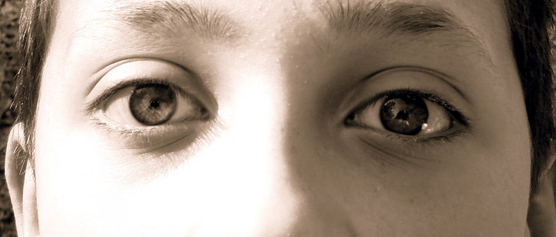À TRAVERS LES YEUX ,LE MONDE