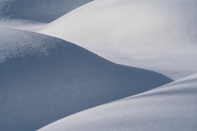 Z-Shaped Snow Forms