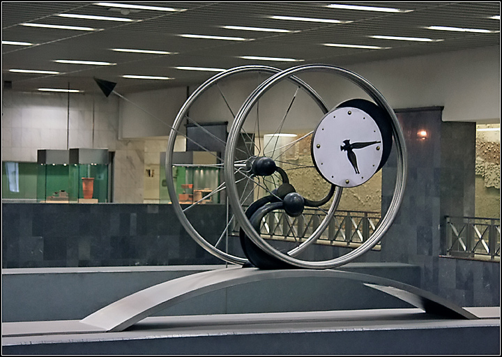 Day 27: Station Clock