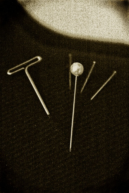 pearl pin.jpg
