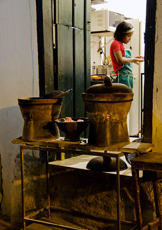 girl working in the restaurant