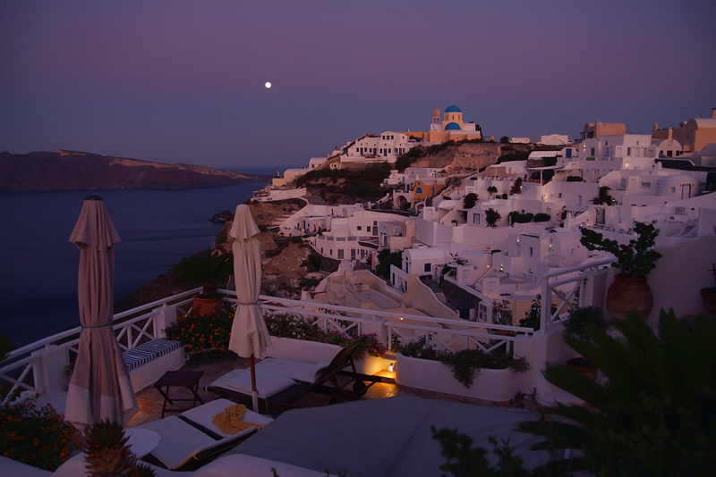 Santorini - Moonset