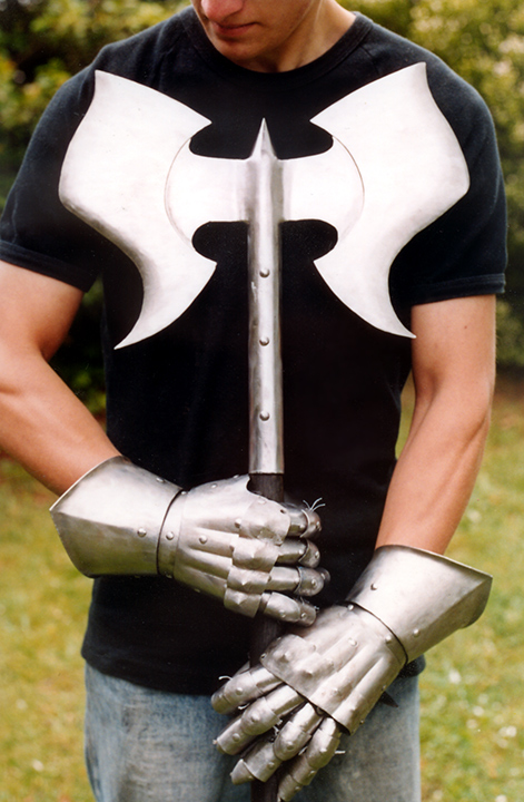 axe-&-gauntlets0001.jpg