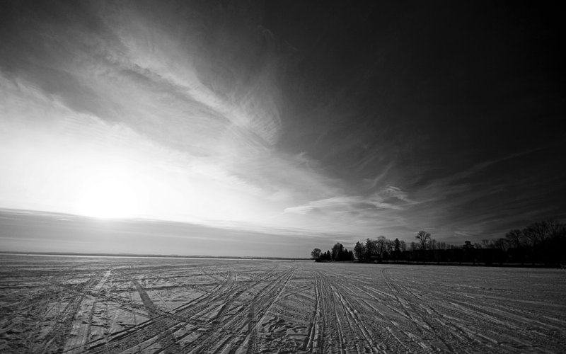 sky b&w